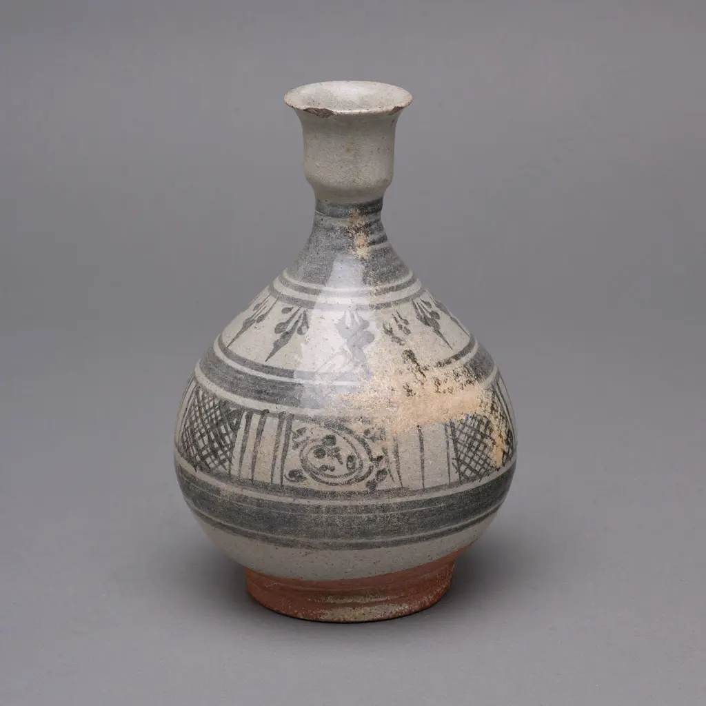 A Sawankhalok stoneware bottle, Image 1++